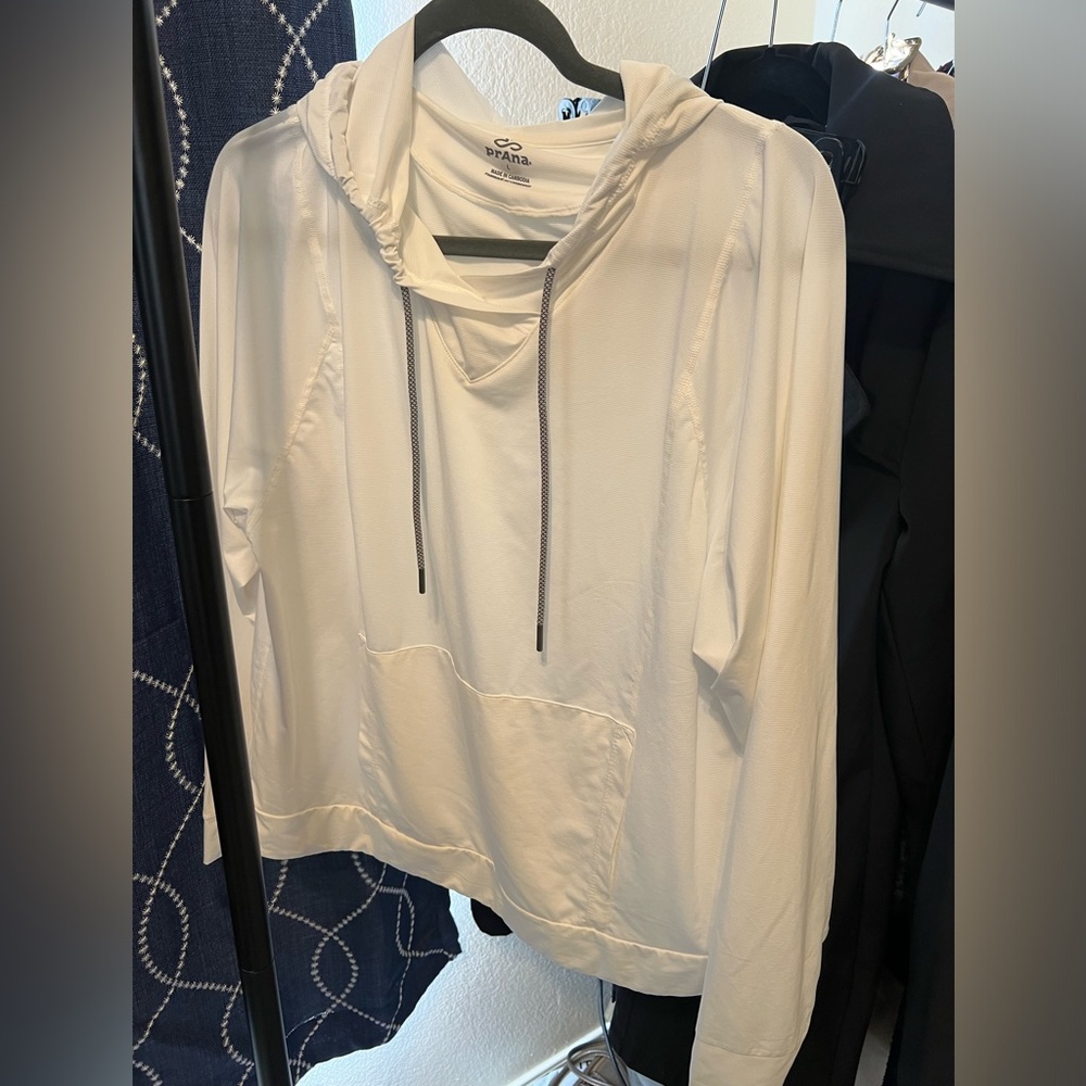 Prana Odea pull over sun top. New without tags. Size large. 25 sun protection
